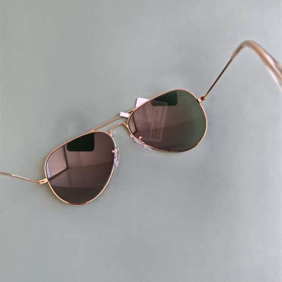 Ray-Ban Aviator Sunglasses – Gold Frame, Green Lens - Picture 3 of 6